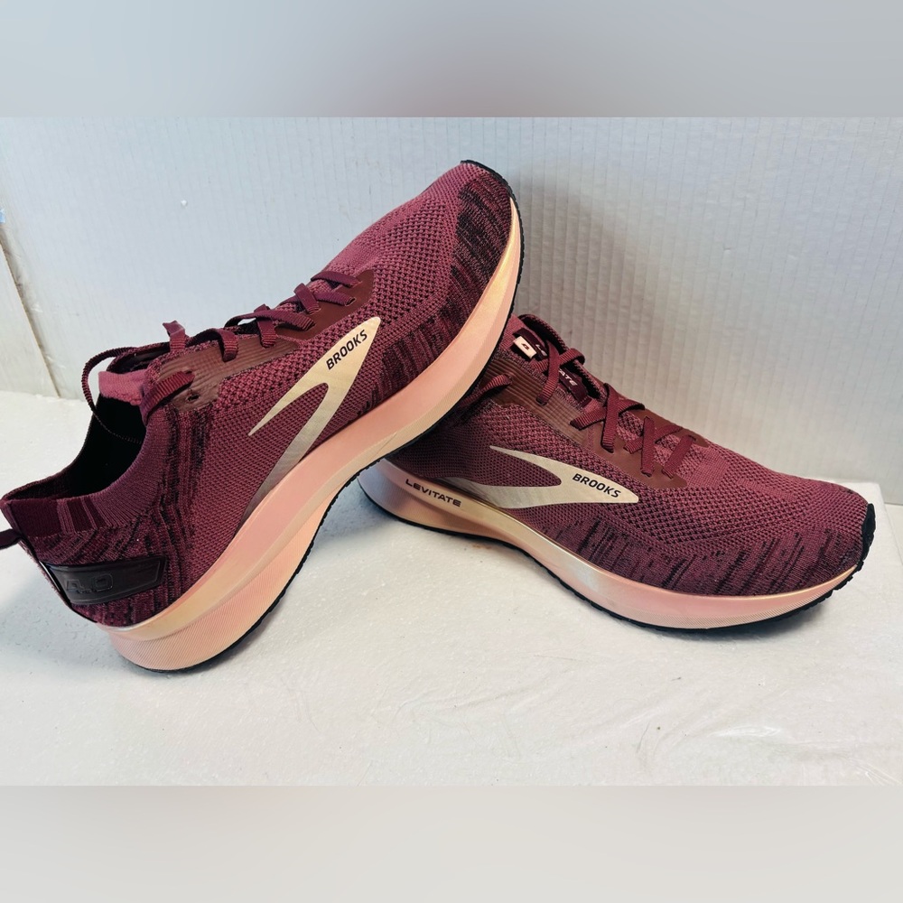 Brooks Women's Levitate 4 Shoes - Burgundy